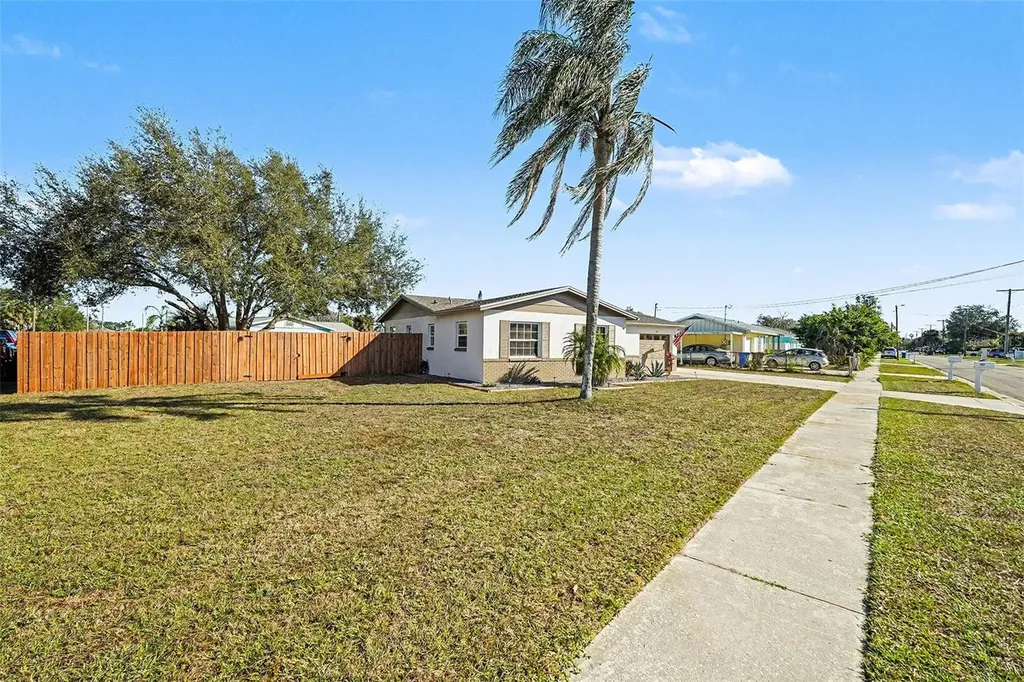 557 Flame Tree Drive Apollo Beach FL 33572