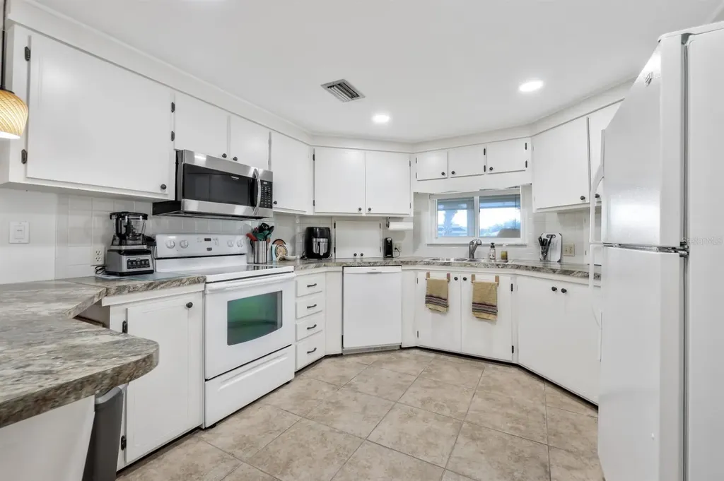 2100 Kings Highway Port Charlotte FL 33980