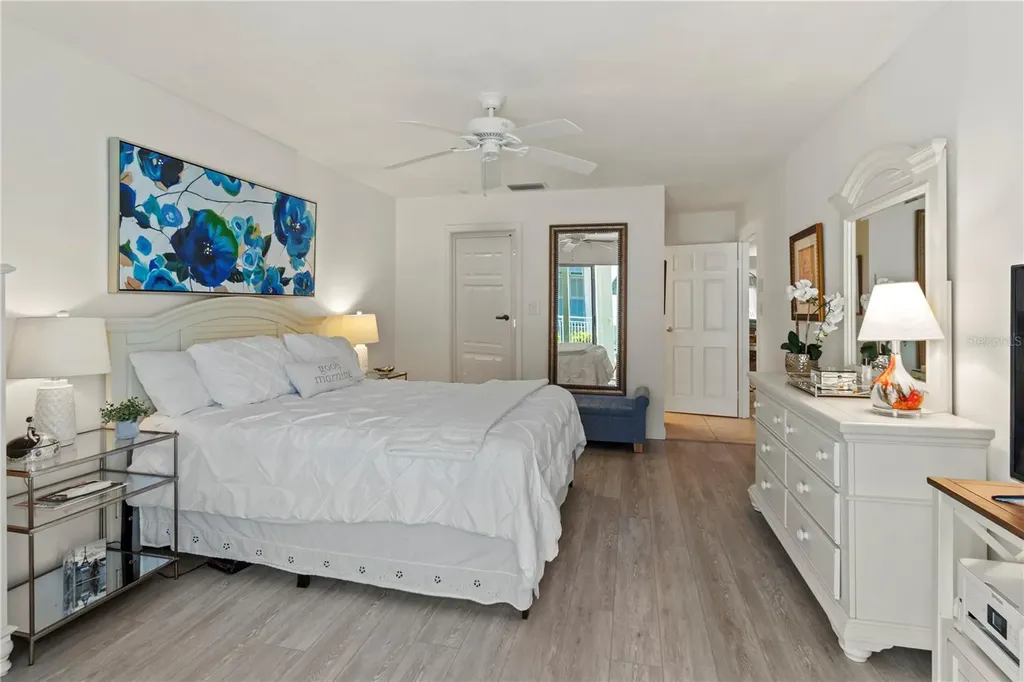 1055 W Peppertree Drive Sarasota FL 34242