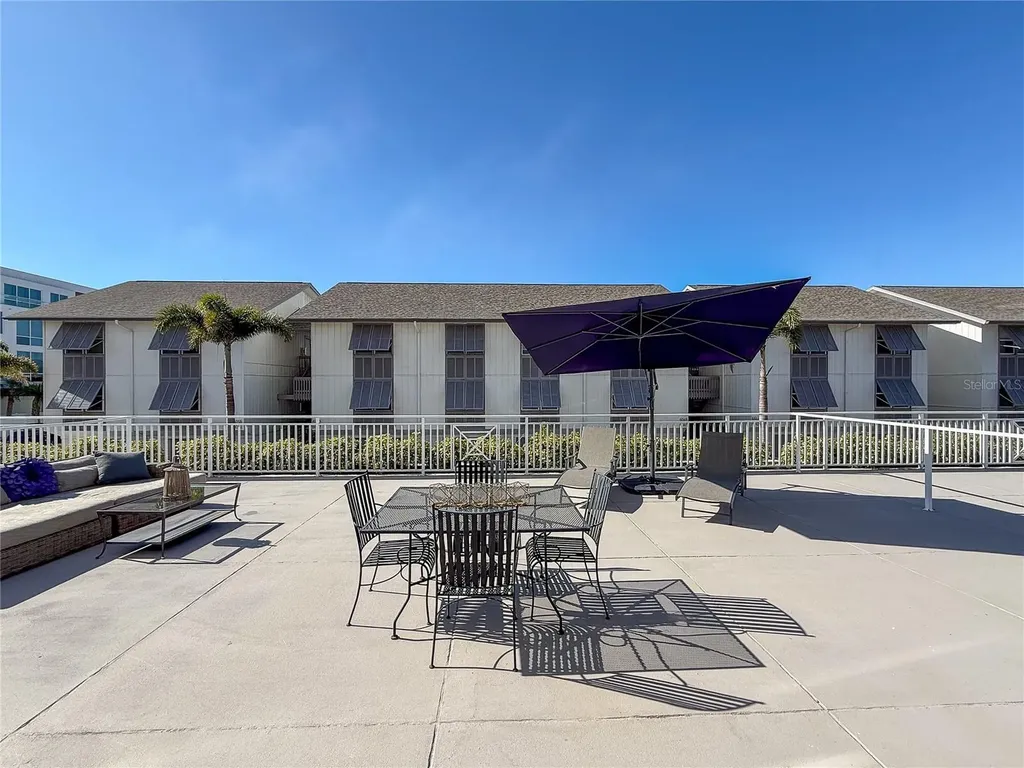 1055 W Peppertree Drive Sarasota FL 34242