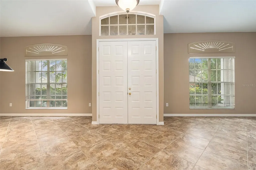 10019 Oxford Chapel Drive Tampa FL 33647