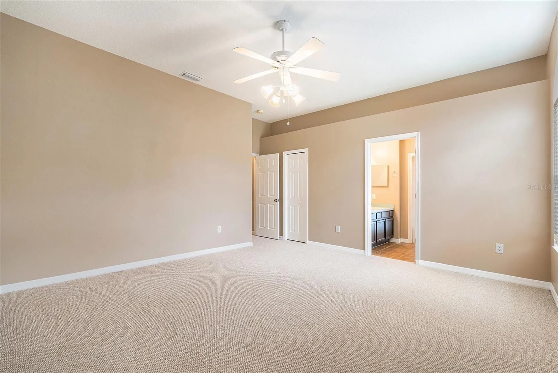 10019 Oxford Chapel Drive Tampa FL 33647