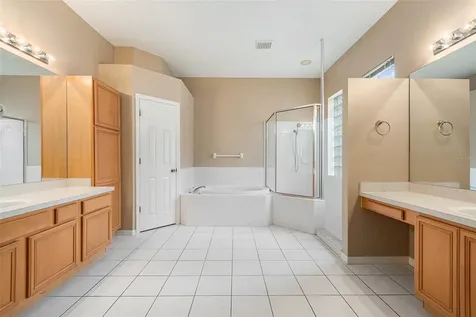 10019 Oxford Chapel Drive Tampa FL 33647