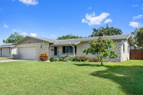 2587 60th Avenue S St Petersburg FL 33712