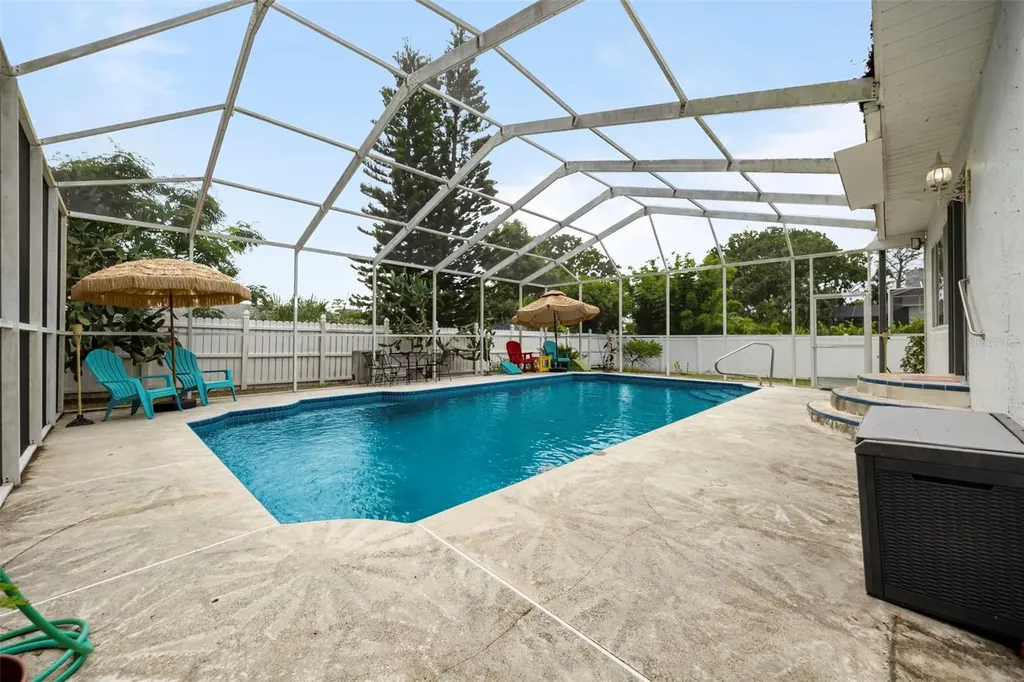 818 Eunice Drive Tarpon Springs FL 34689