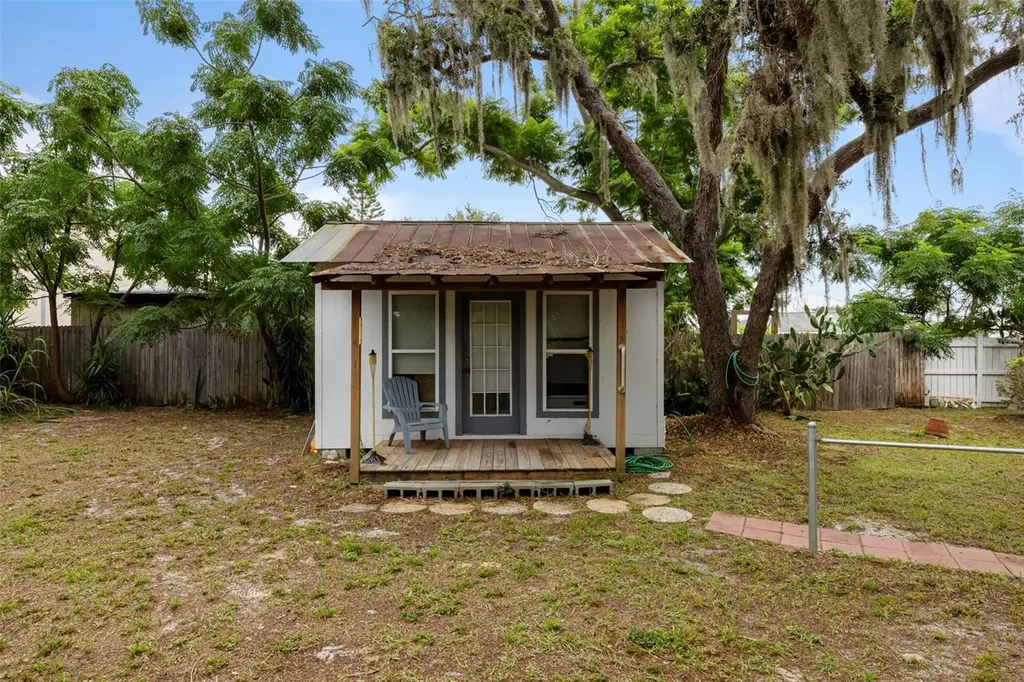 818 Eunice Drive Tarpon Springs FL 34689