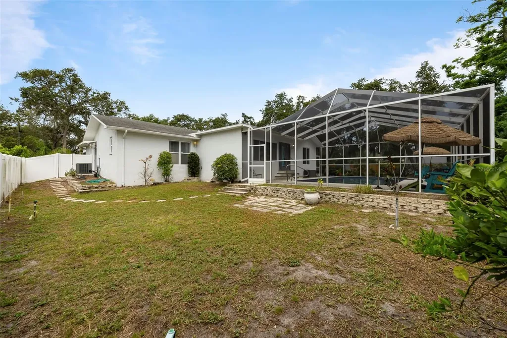 818 Eunice Drive Tarpon Springs FL 34689