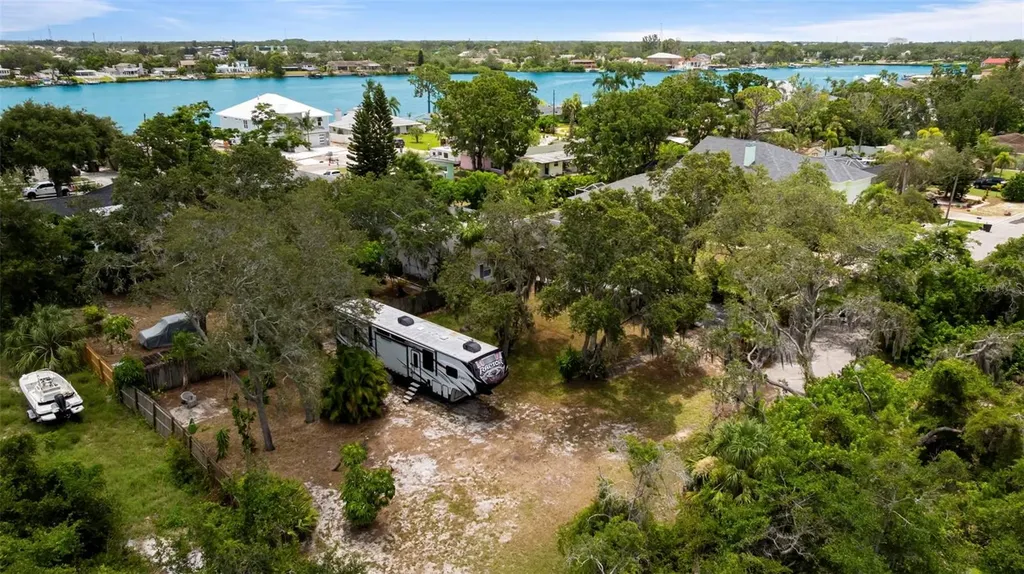 818 Eunice Drive Tarpon Springs FL 34689