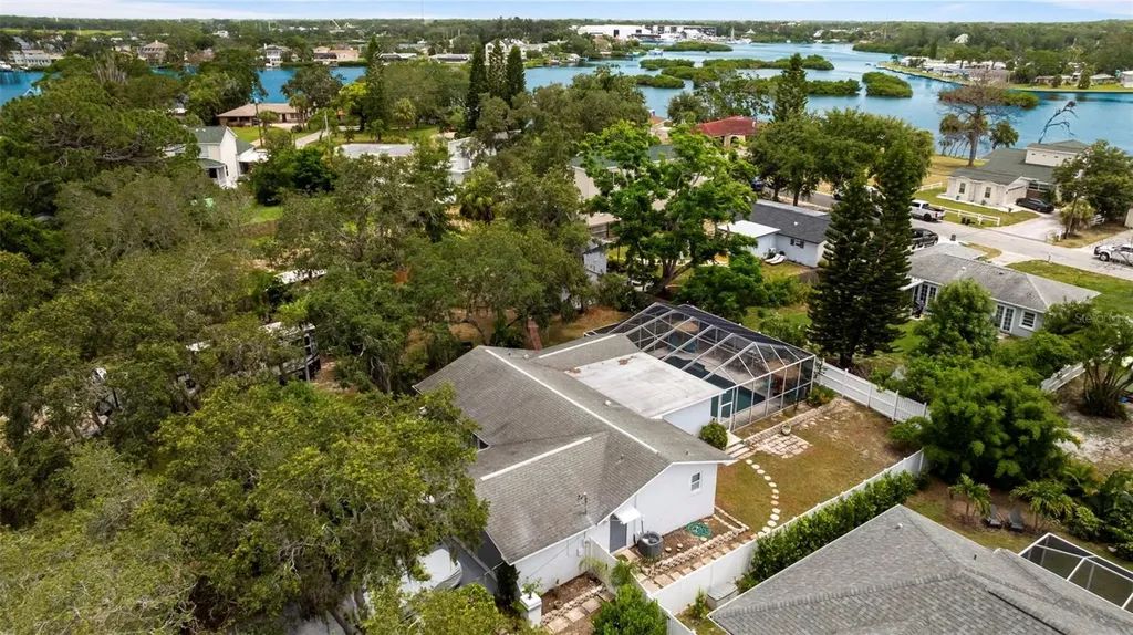 818 Eunice Drive Tarpon Springs FL 34689