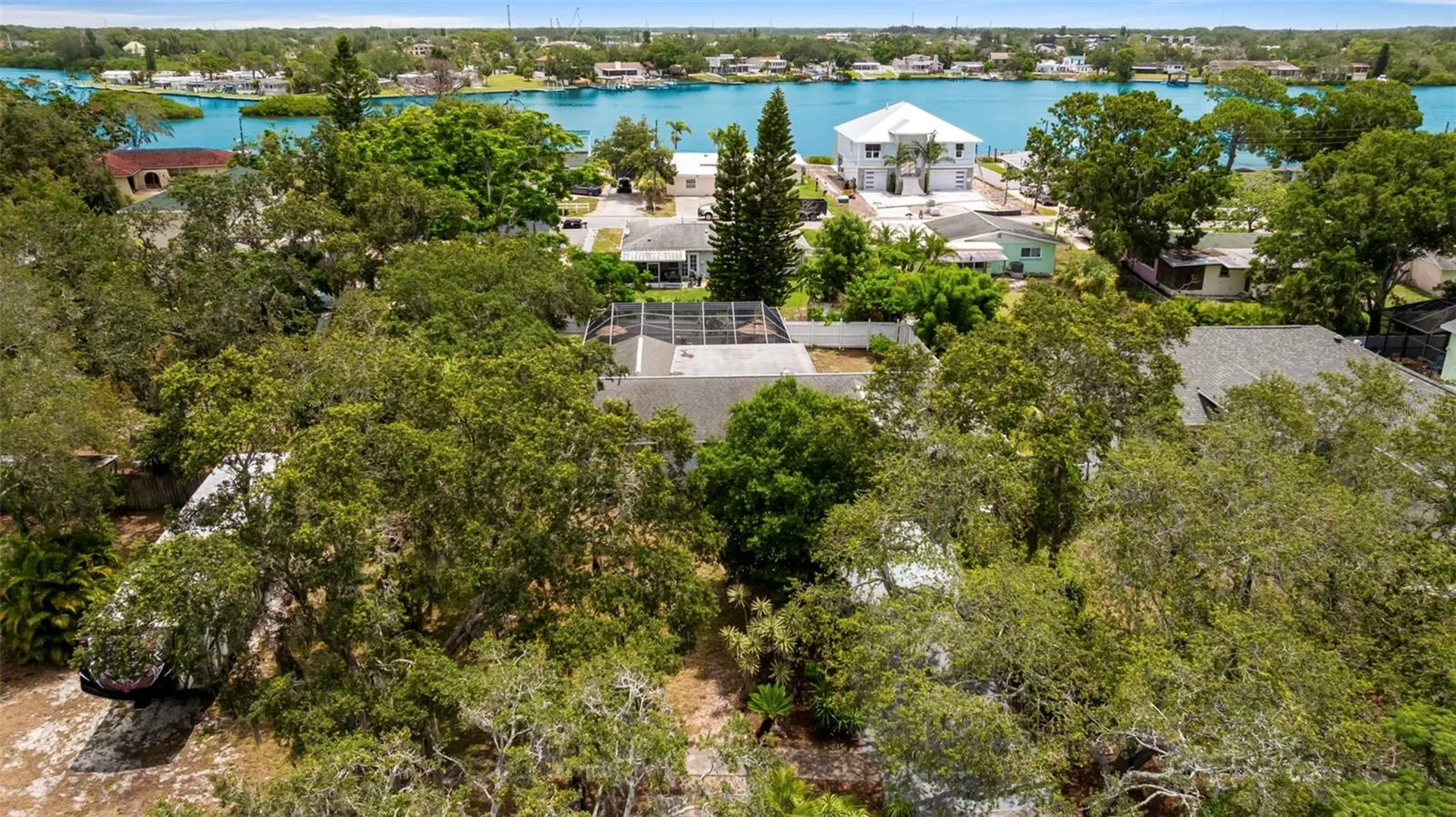 818 Eunice Drive Tarpon Springs FL 34689