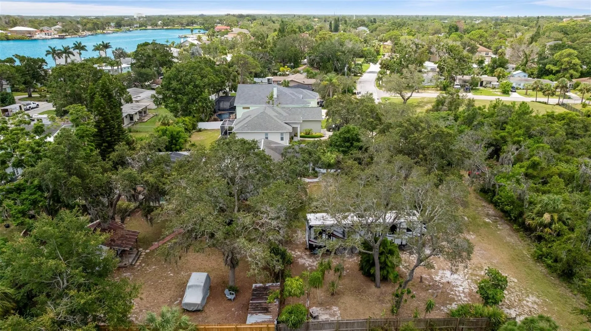 818 Eunice Drive Tarpon Springs FL 34689