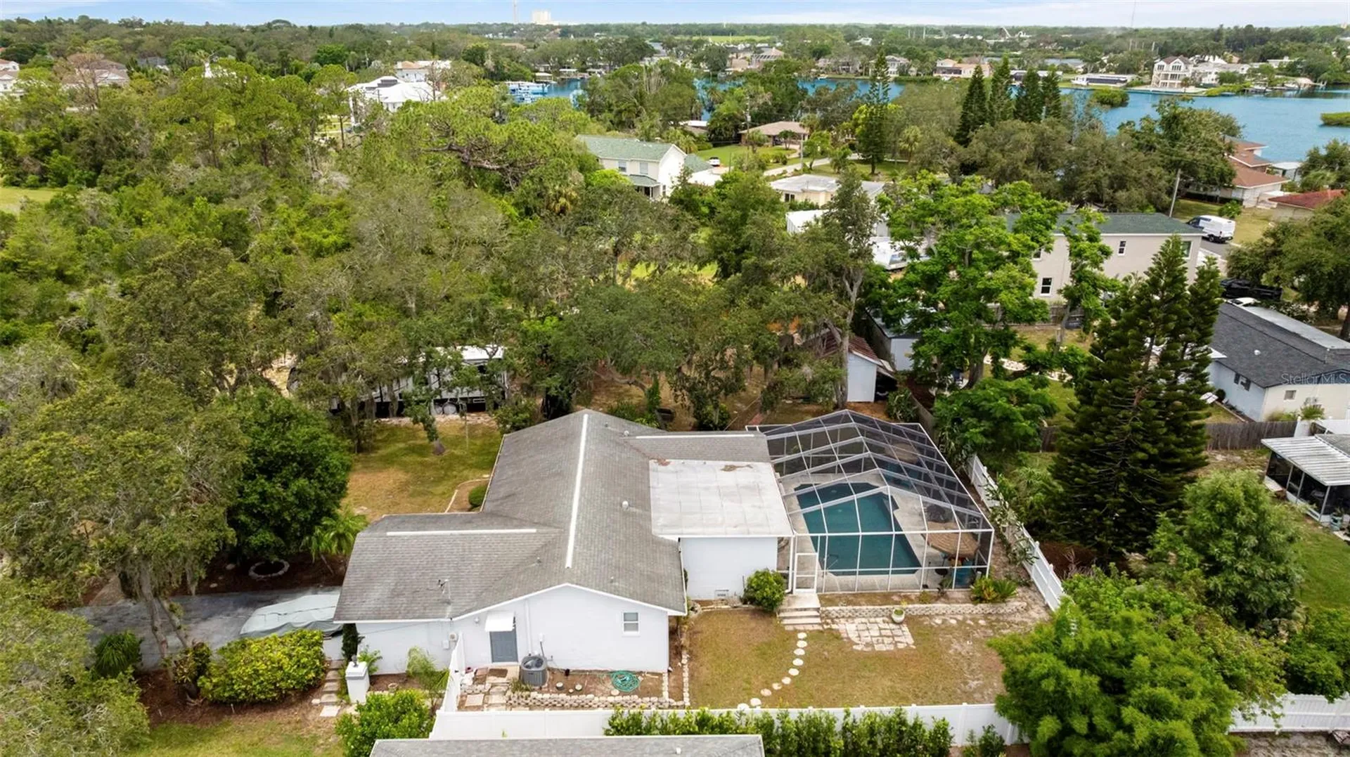818 Eunice Drive Tarpon Springs FL 34689