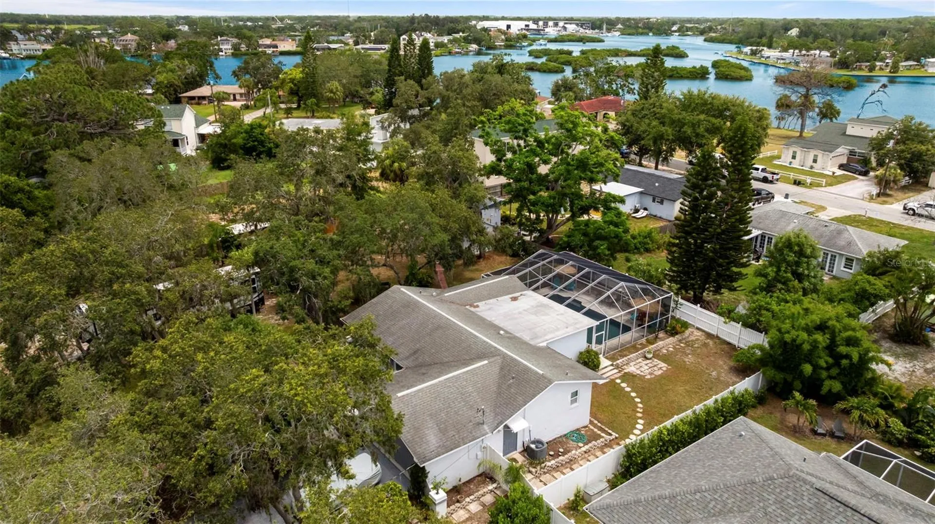 818 Eunice Drive Tarpon Springs FL 34689