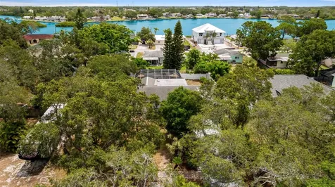 818 Eunice Drive Tarpon Springs FL 34689