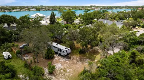 818 Eunice Drive Tarpon Springs FL 34689