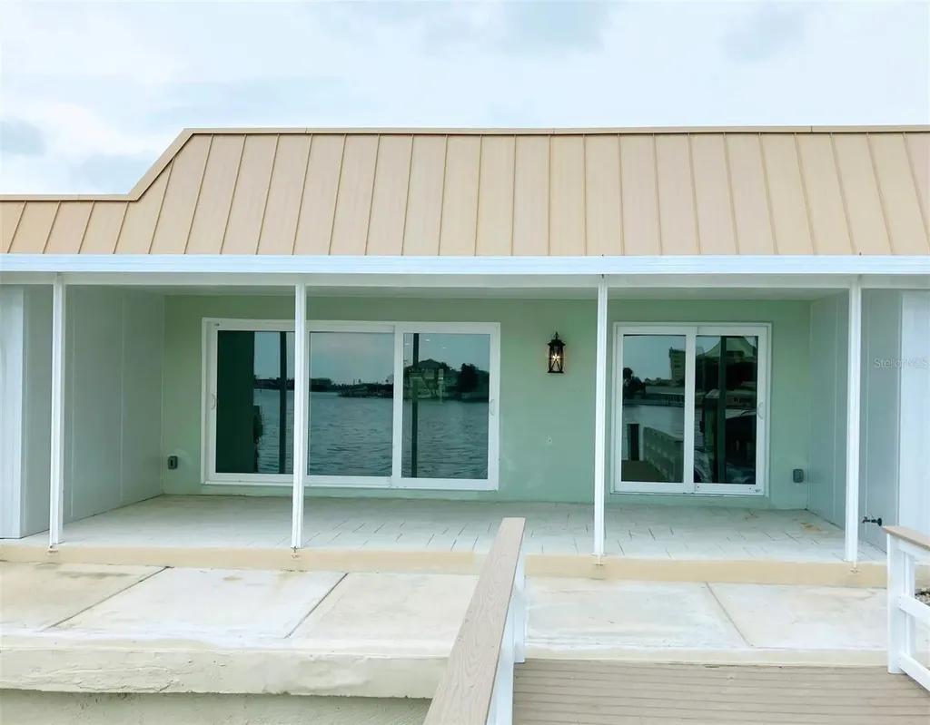 628 Boca Ciega Point Boulevard S St Petersburg FL 33708