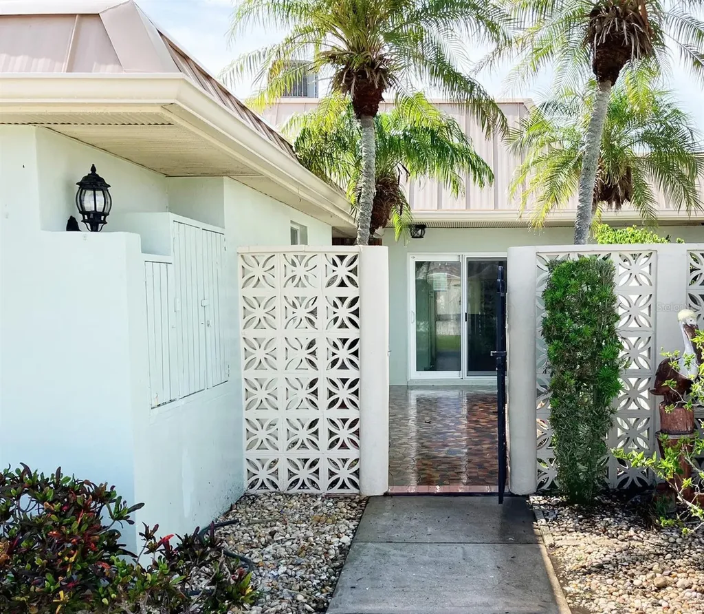 628 Boca Ciega Point Boulevard S St Petersburg FL 33708