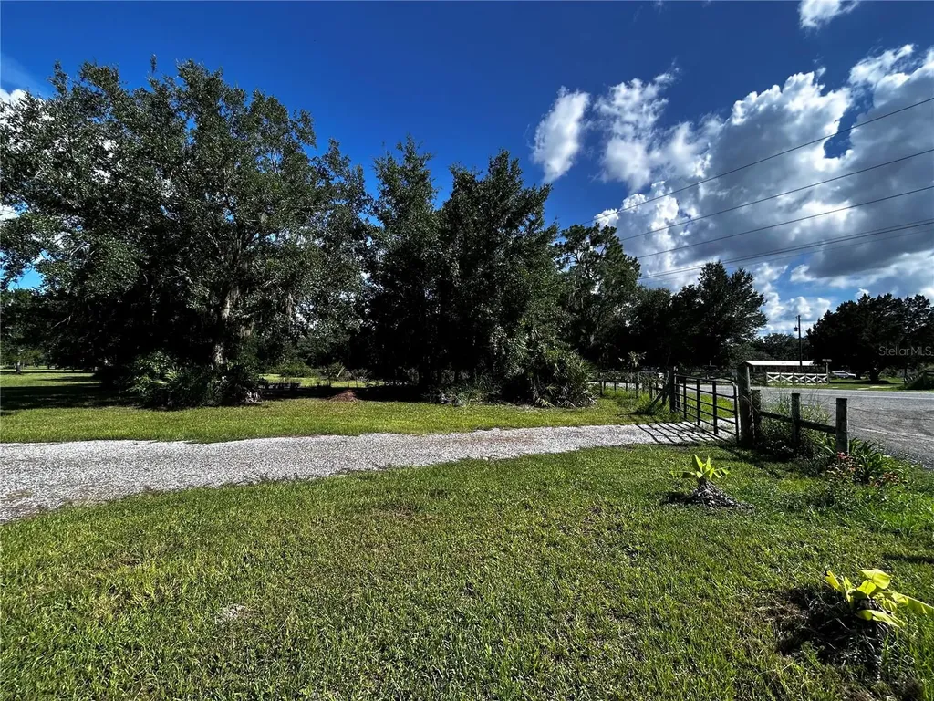 15401 Co Road 450 Umatilla FL 32784