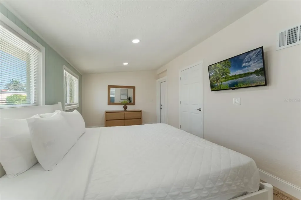 637 S Orlando Avenue Cocoa Beach FL 32931