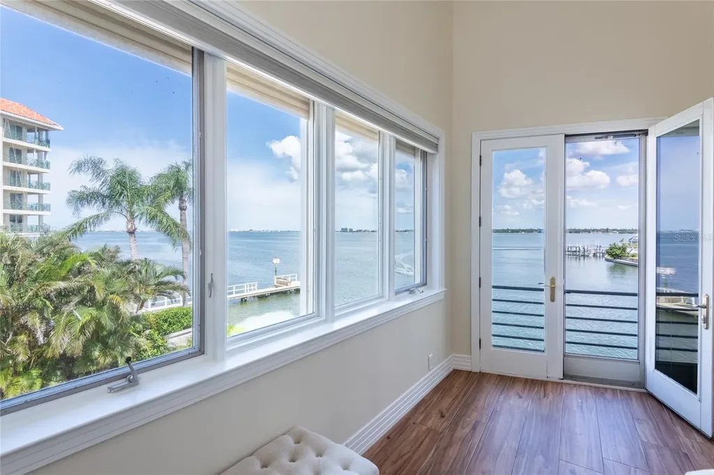 4703 Dolphin Cay Lane S St Petersburg FL 33711