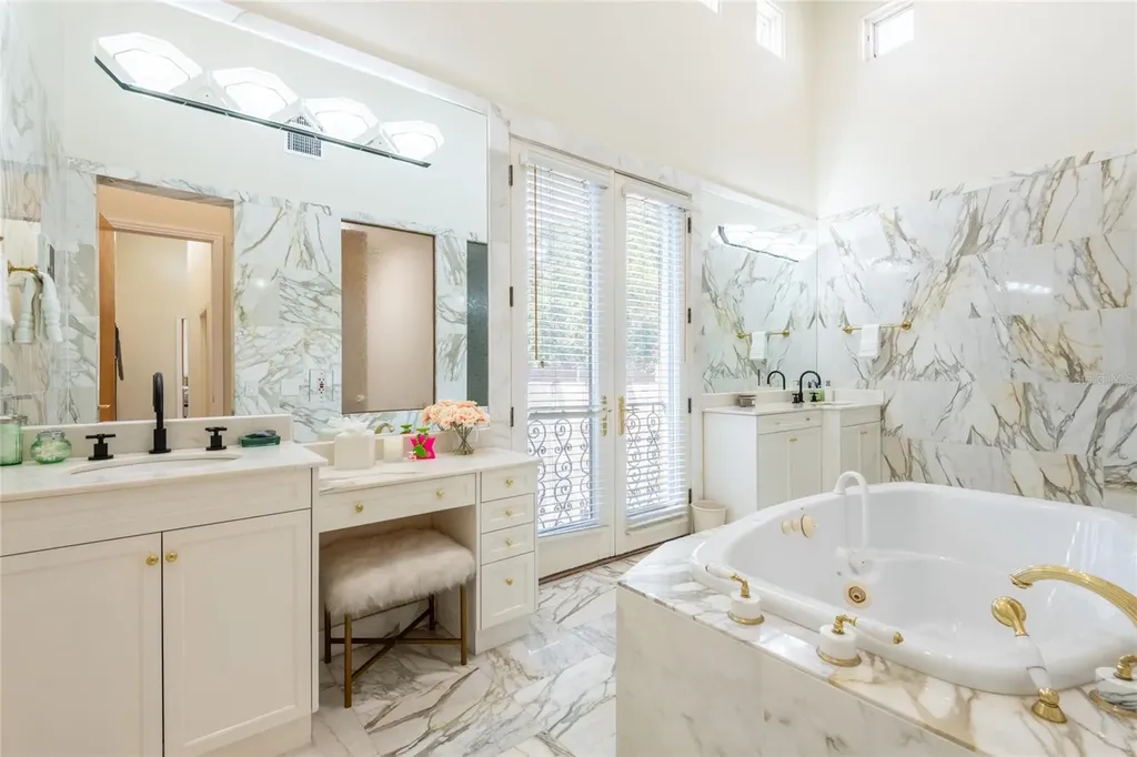 4703 Dolphin Cay Lane S St Petersburg FL 33711
