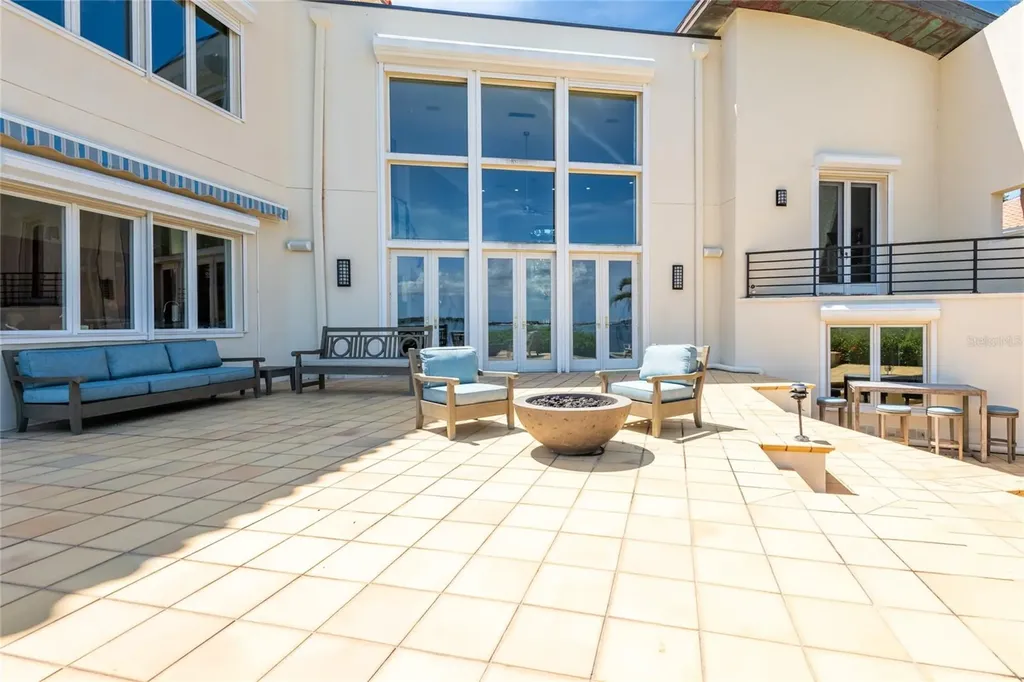 4703 Dolphin Cay Lane S St Petersburg FL 33711