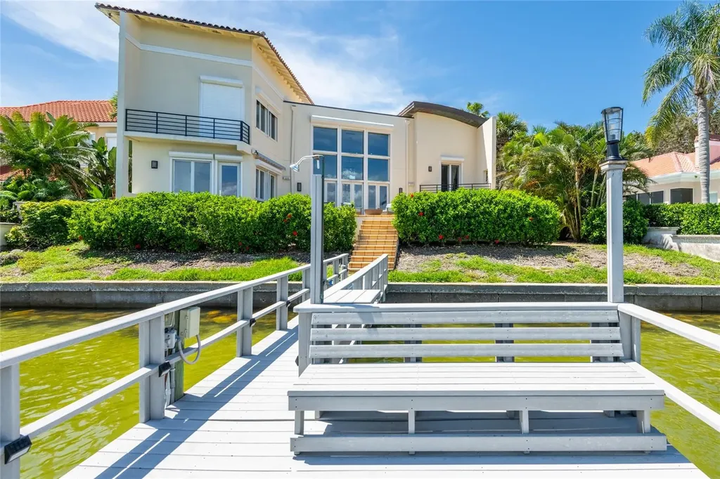 4703 Dolphin Cay Lane S St Petersburg FL 33711