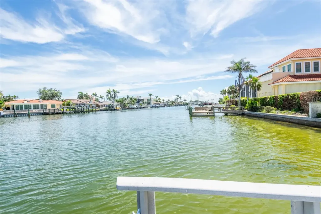 4703 Dolphin Cay Lane S St Petersburg FL 33711