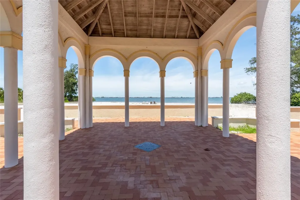 4703 Dolphin Cay Lane S St Petersburg FL 33711