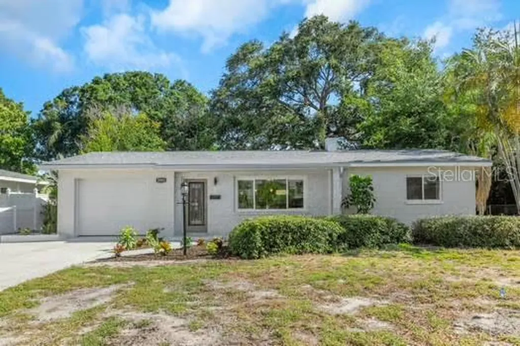 2083 69th Avenue S St Petersburg FL 33712