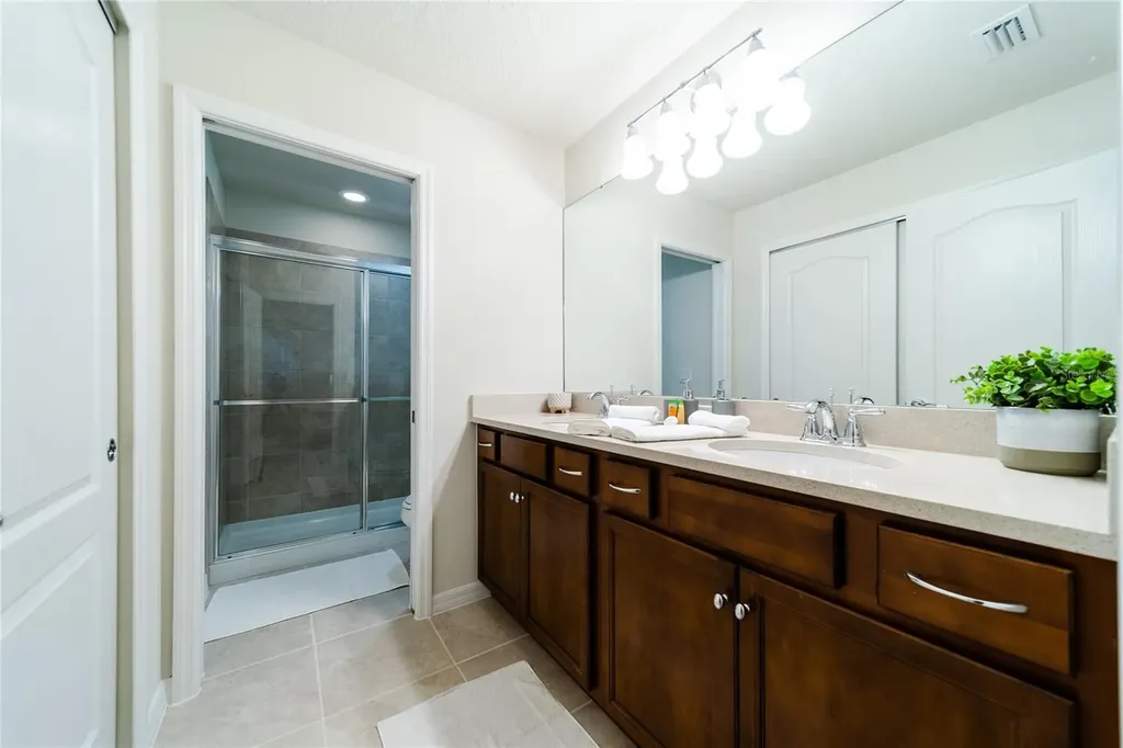 2422 Dubai Street Kissimmee FL 34747