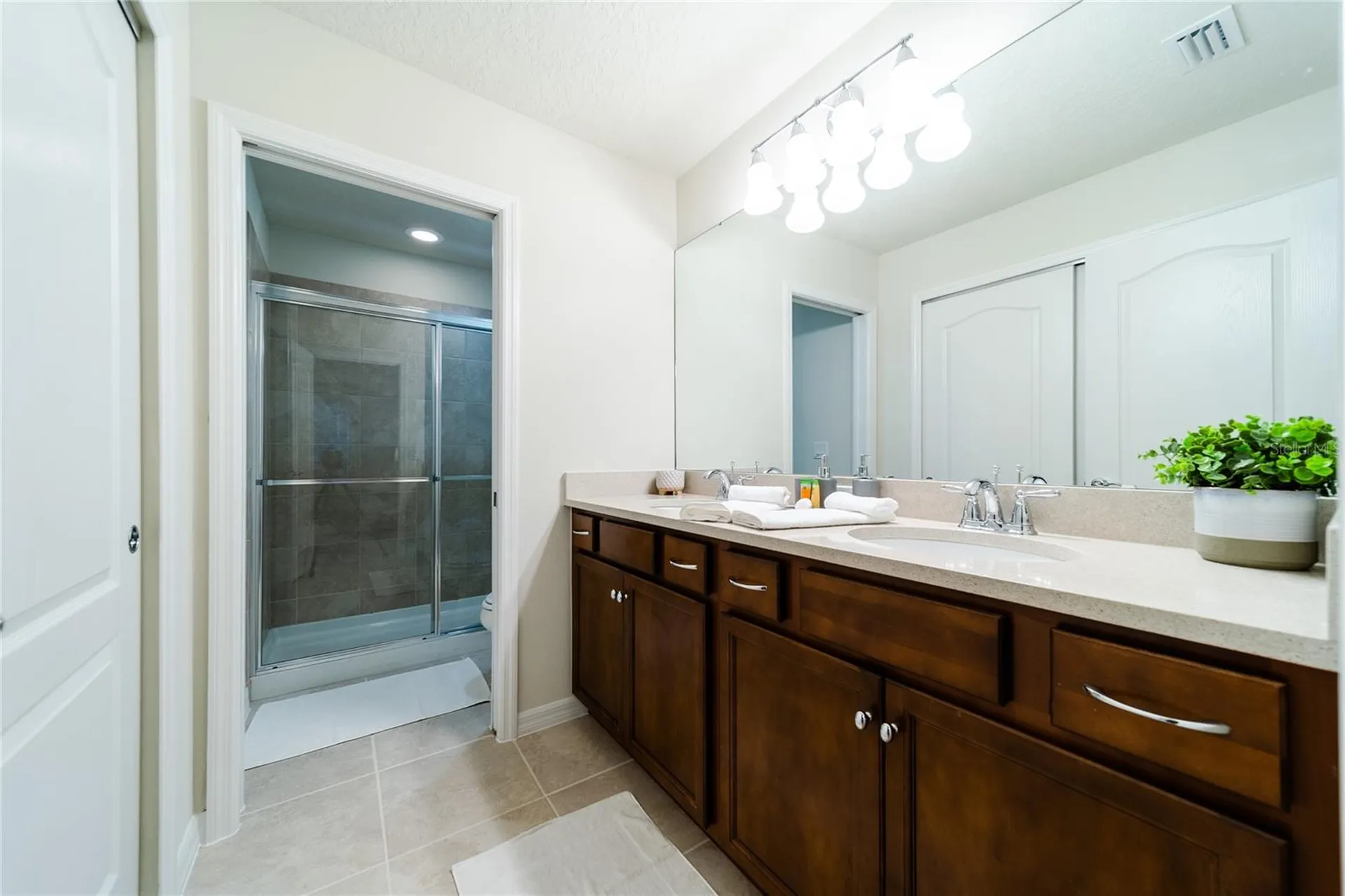 2422 Dubai Street Kissimmee FL 34747