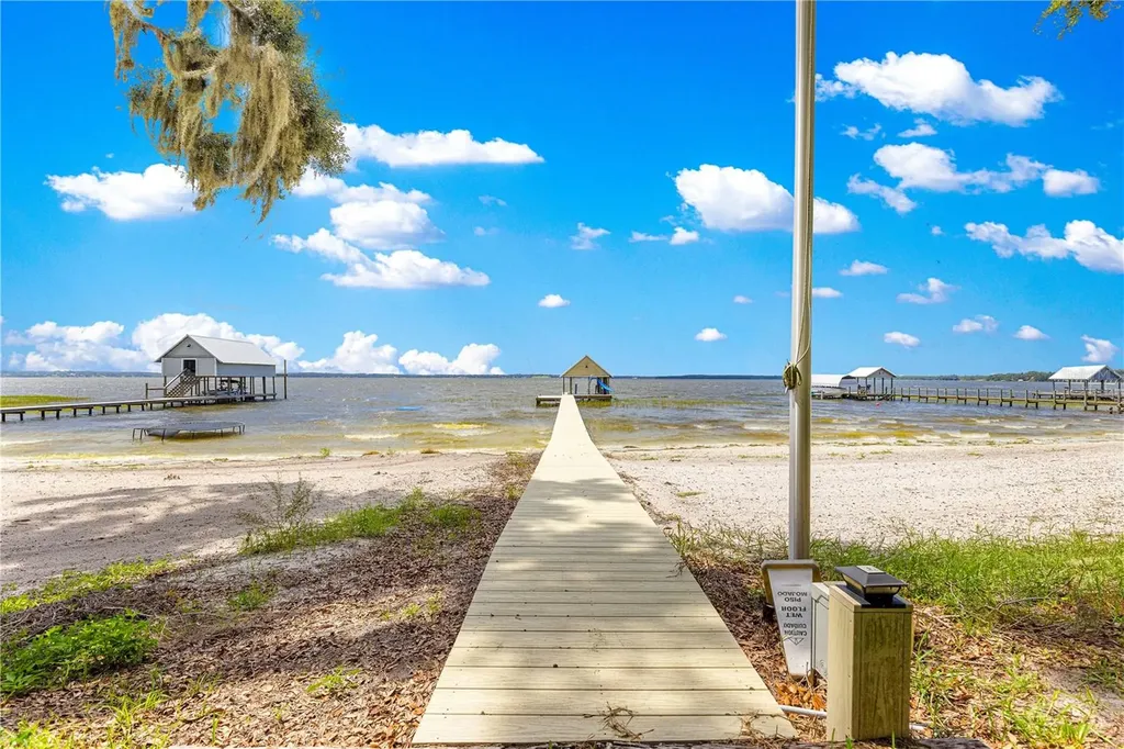 12360 E Highway 25 Ocklawaha FL 32179