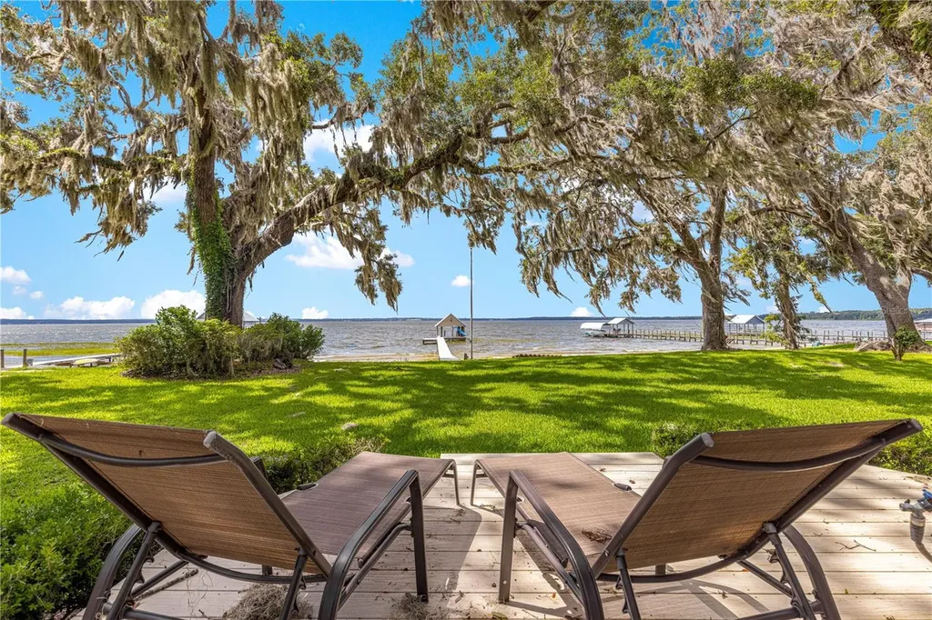 12360 E Highway 25 Ocklawaha FL 32179