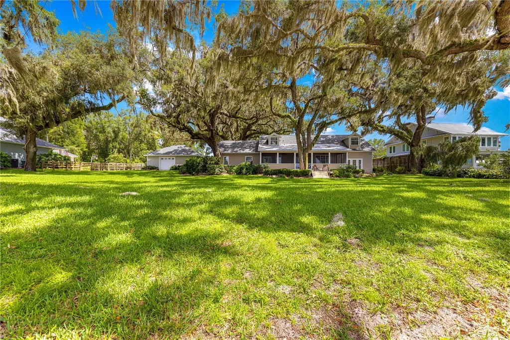 12360 E Highway 25 Ocklawaha FL 32179
