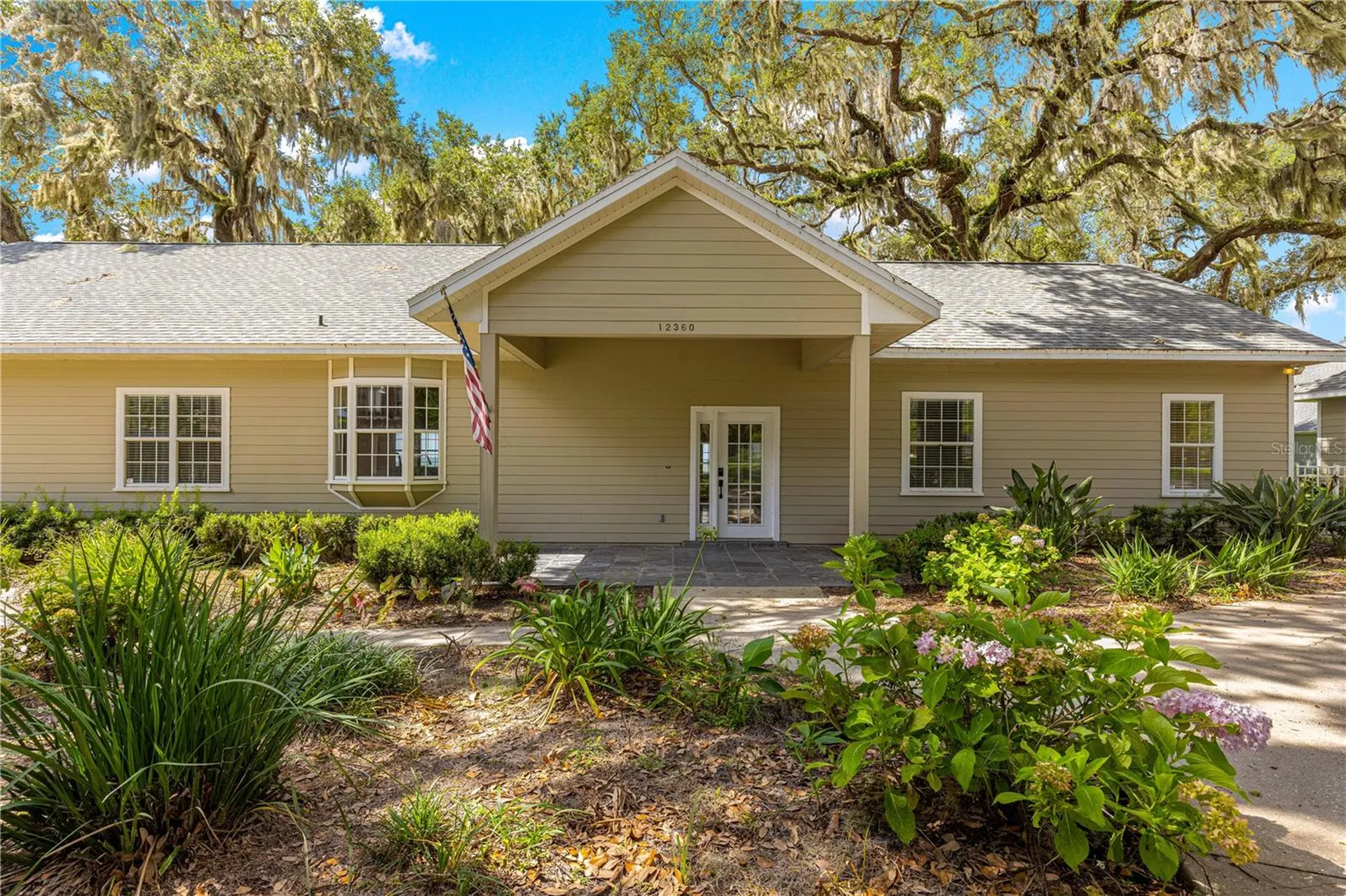 12360 E Highway 25 Ocklawaha FL 32179