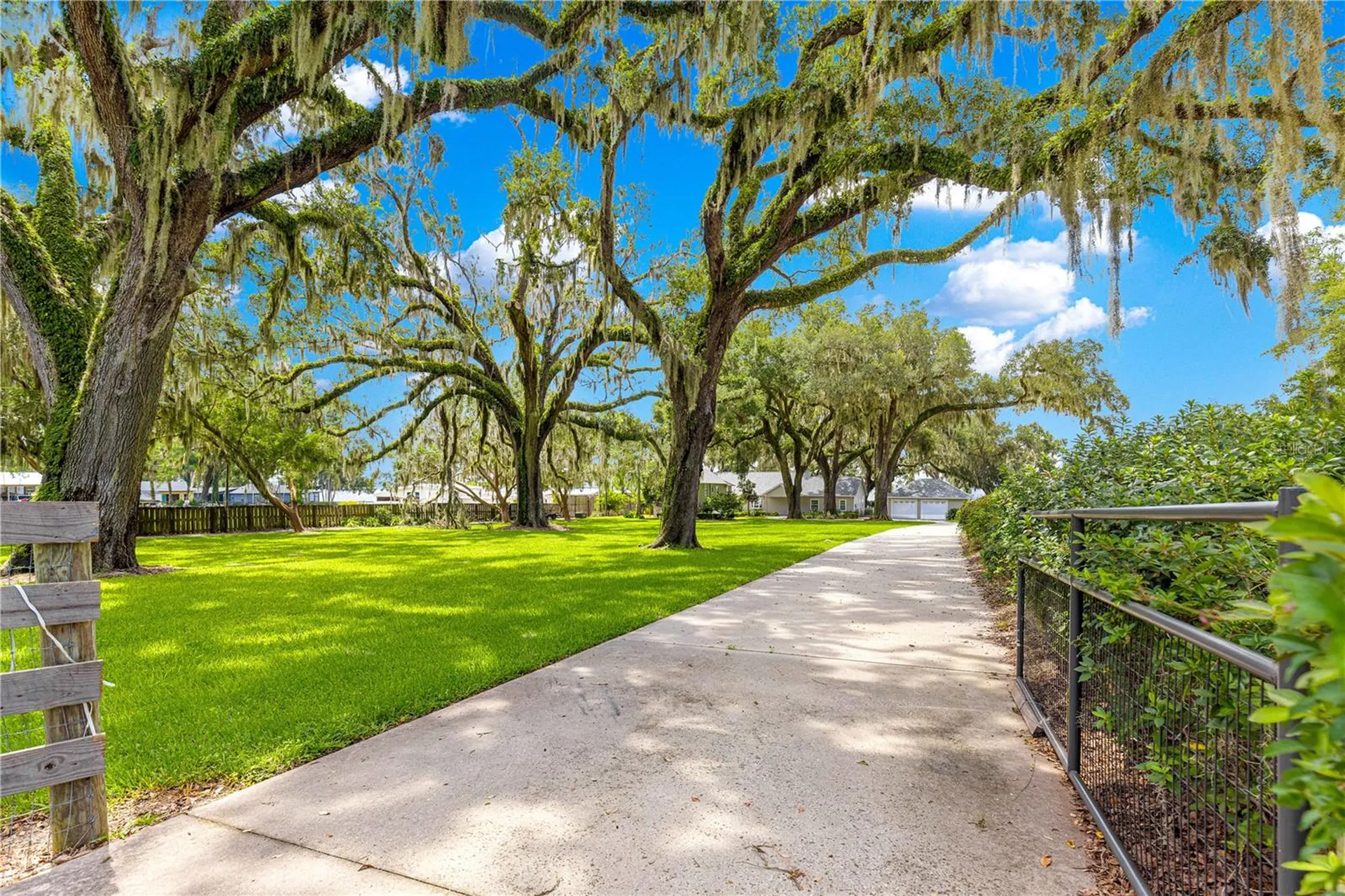 12360 E Highway 25 Ocklawaha FL 32179