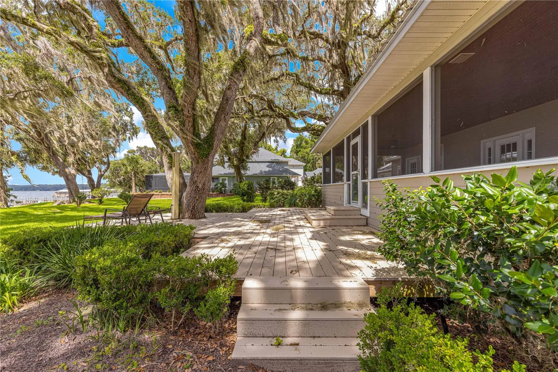 12360 E Highway 25 Ocklawaha FL 32179