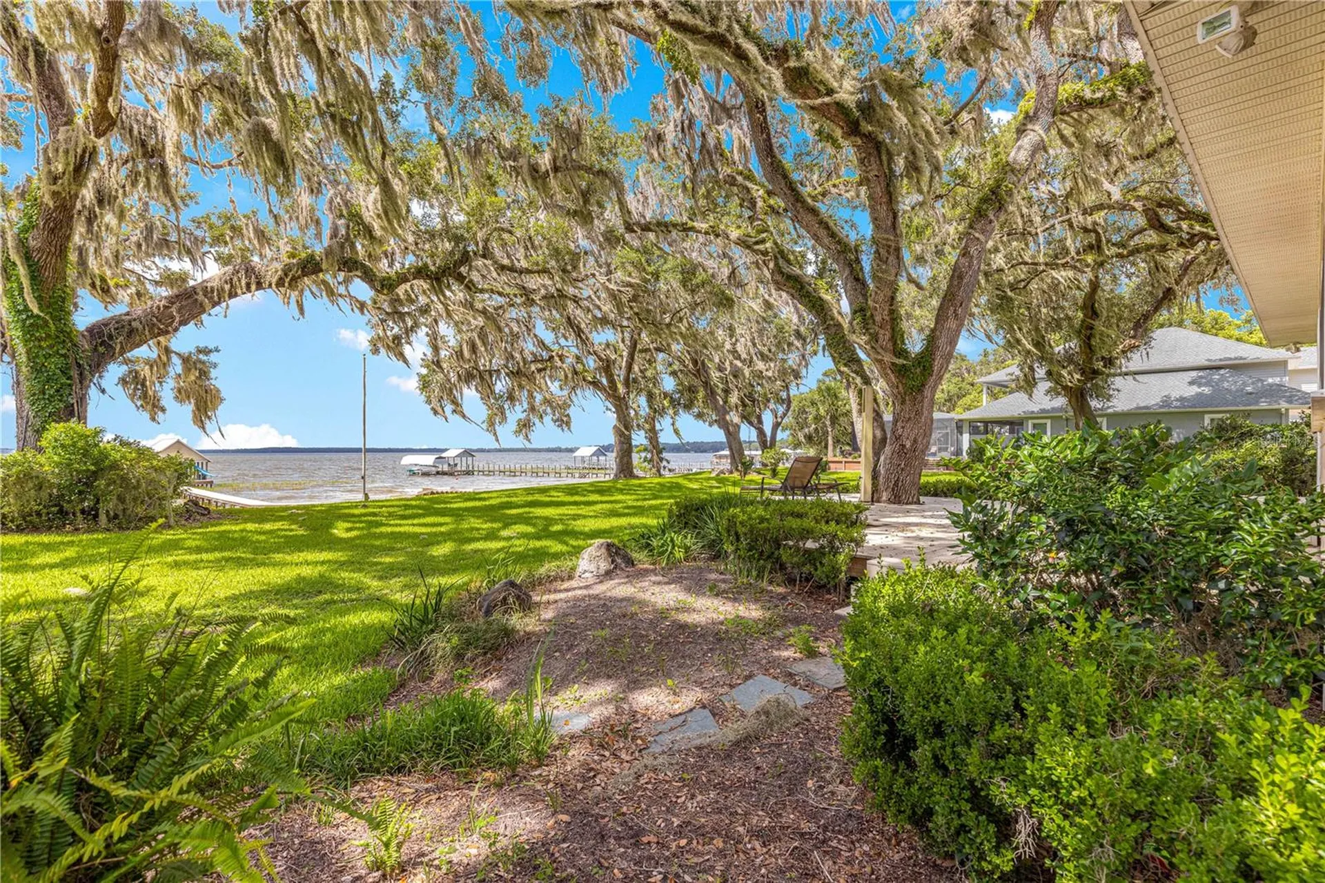 12360 E Highway 25 Ocklawaha FL 32179