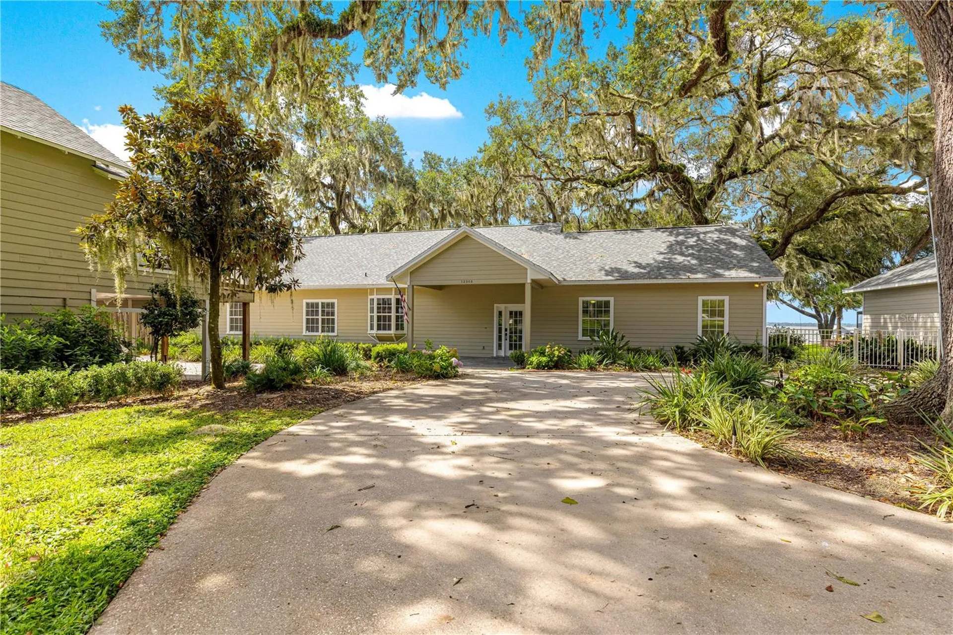 12360 E Highway 25 Ocklawaha FL 32179