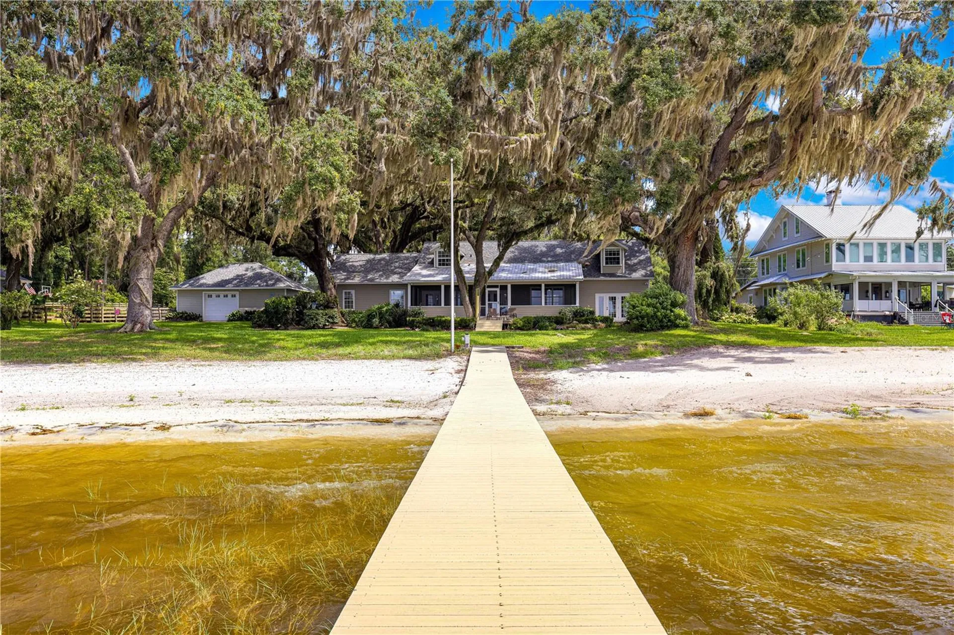12360 E Highway 25 Ocklawaha FL 32179