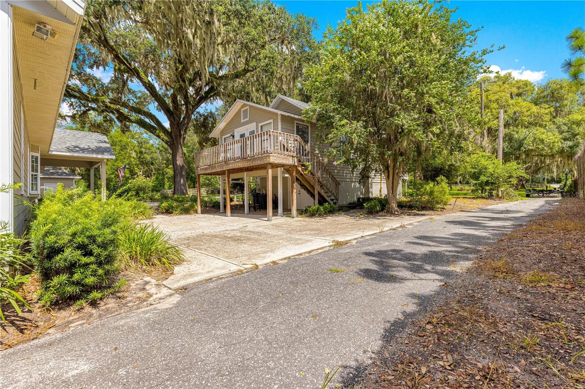 12360 E Highway 25 Ocklawaha FL 32179