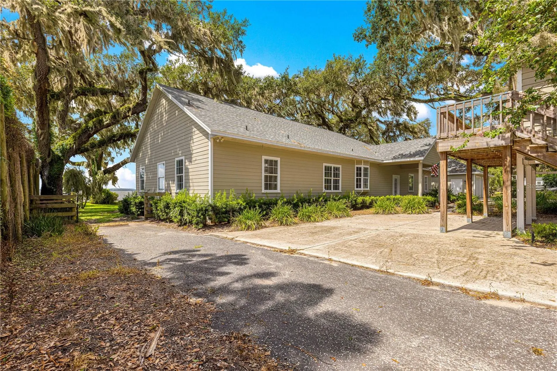 12360 E Highway 25 Ocklawaha FL 32179