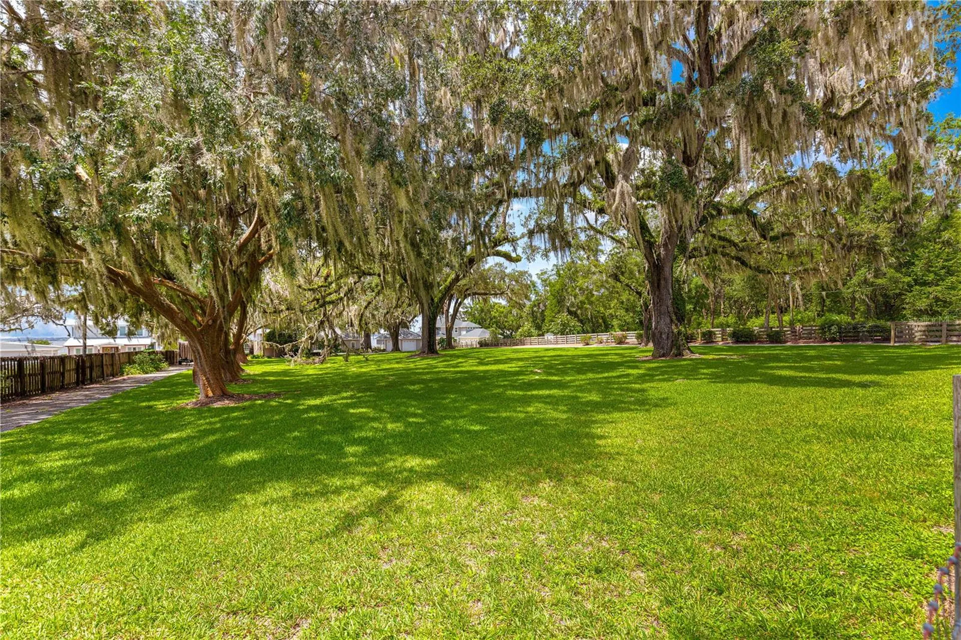 12360 E Highway 25 Ocklawaha FL 32179