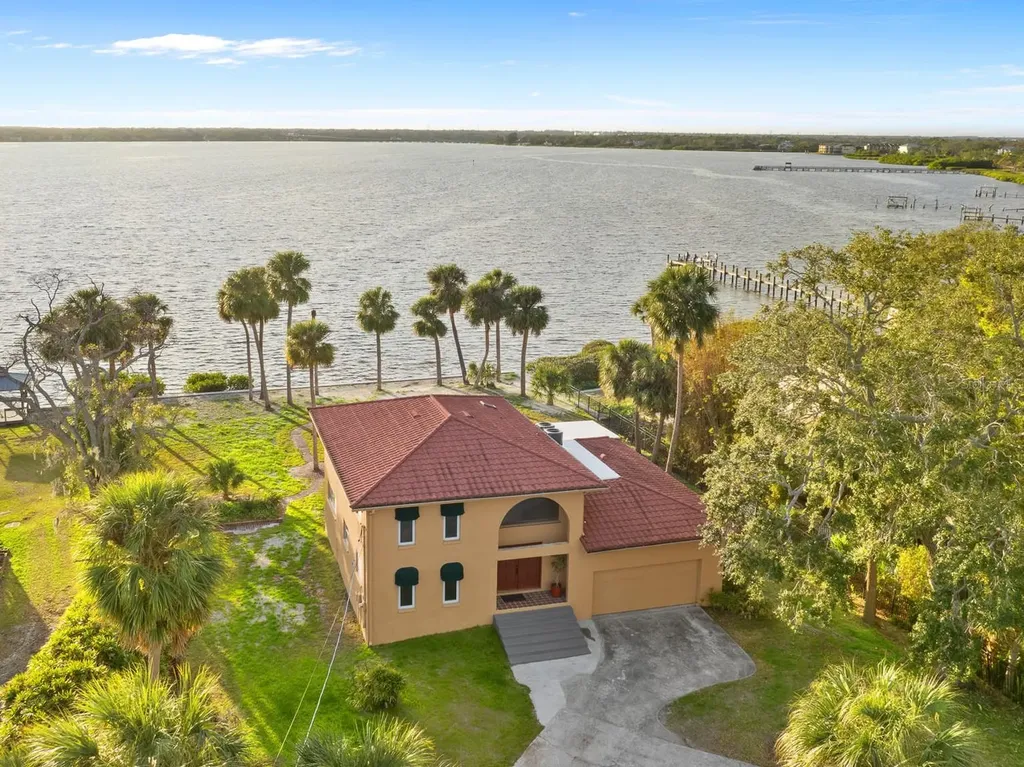316 Shore Drive E Oldsmar FL 34677