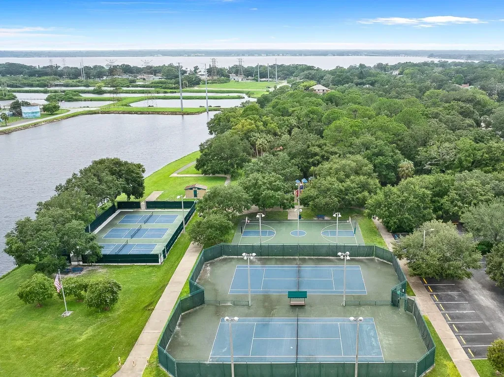 316 Shore Drive E Oldsmar FL 34677