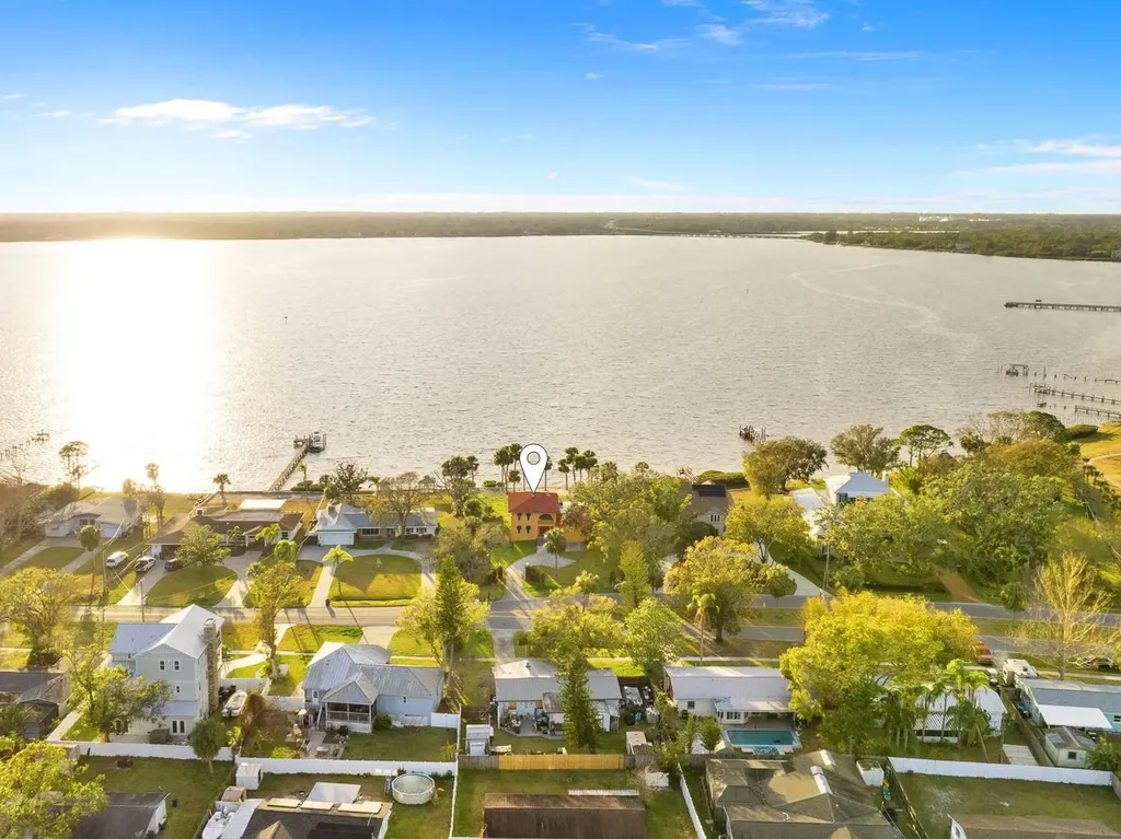 316 Shore Drive E Oldsmar FL 34677
