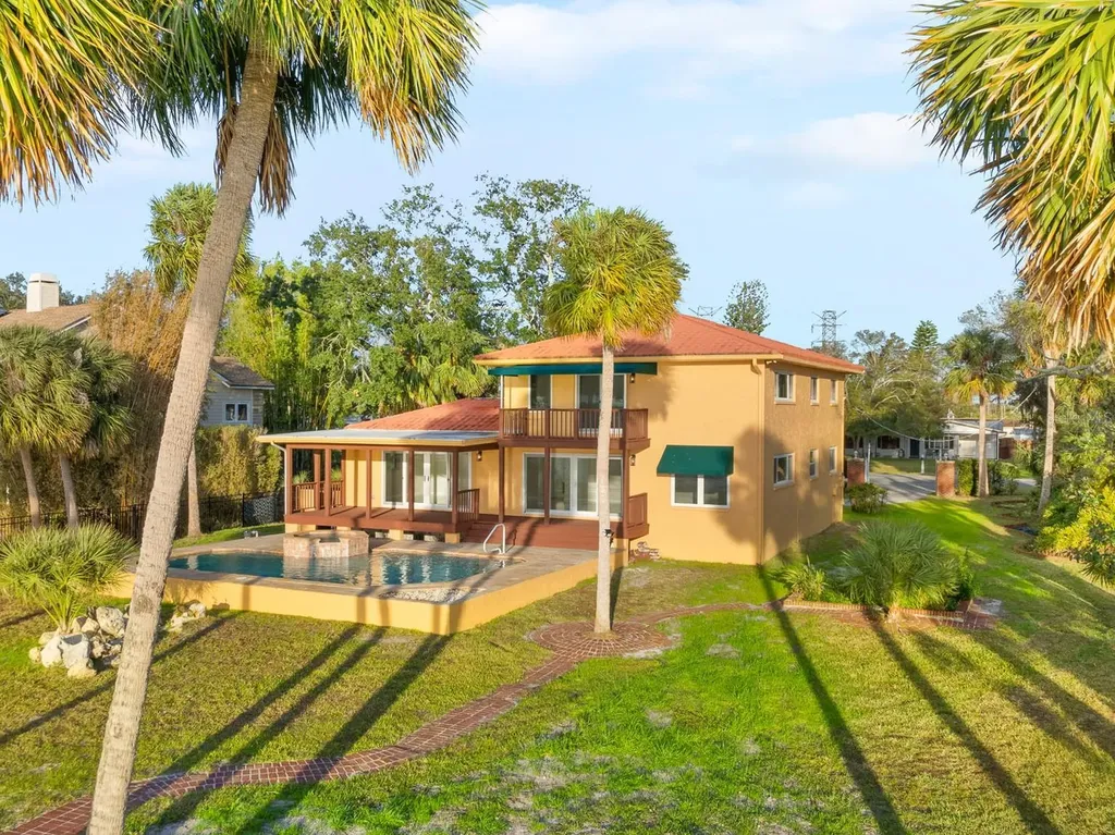 316 Shore Drive E Oldsmar FL 34677