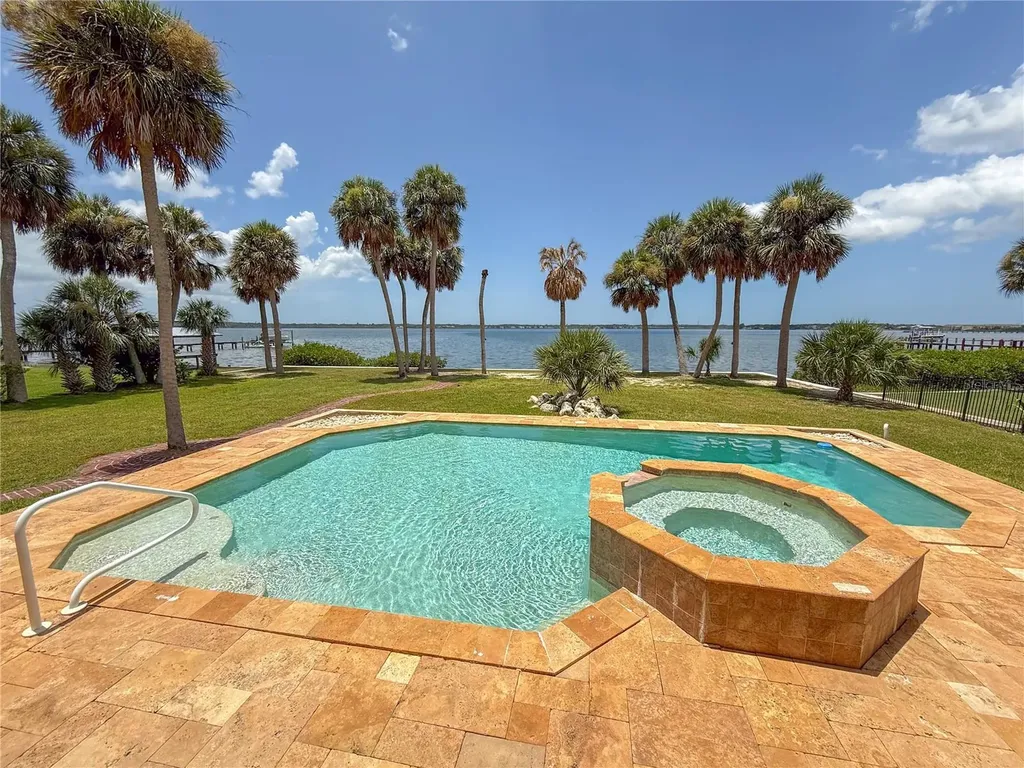 316 Shore Drive E Oldsmar FL 34677