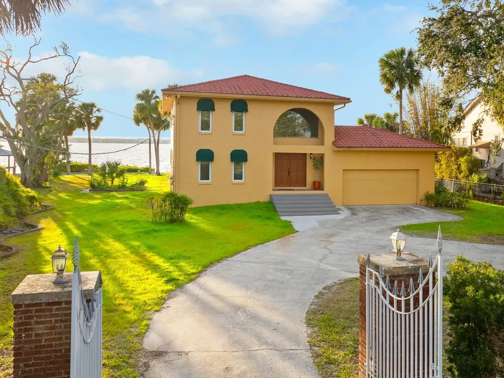 316 Shore Drive E Oldsmar FL 34677